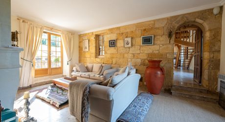 EXCLUSIVITE - Secteur SARLAT - Belle propriété de charme en pierre sur 4410 m² arborés en situation dominante