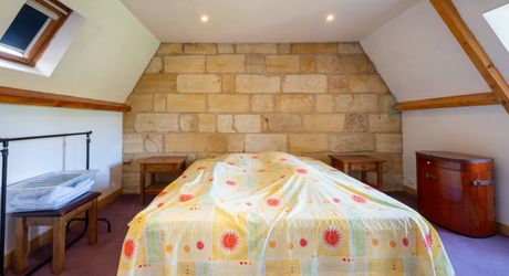 EXCLUSIVITE - Secteur SARLAT - Belle propriété de charme en pierre sur 4410 m² arborés en situation dominante