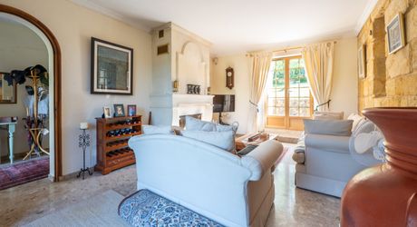 EXCLUSIVITE - Secteur SARLAT - Belle propriété de charme en pierre sur 4410 m² arborés en situation dominante