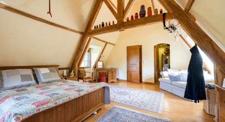 EXCLUSIVITE - Secteur SARLAT - Belle propriété de charme en pierre sur 4410 m² arborés en situation dominante