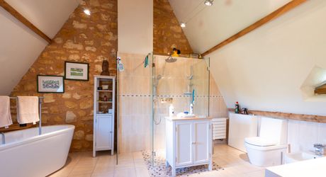 EXCLUSIVITE - Secteur SARLAT - Belle propriété de charme en pierre sur 4410 m² arborés en situation dominante