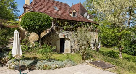 Secteur Gourdon - Maison de charme en pierre au calme avec piscine sur 1790 m² boisés