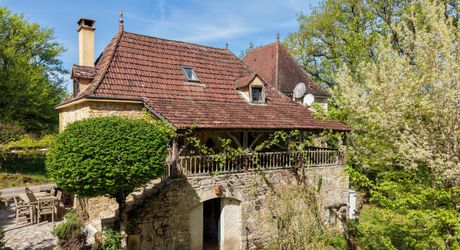 Secteur Gourdon - Maison de charme en pierre au calme avec piscine sur 1790 m² boisés