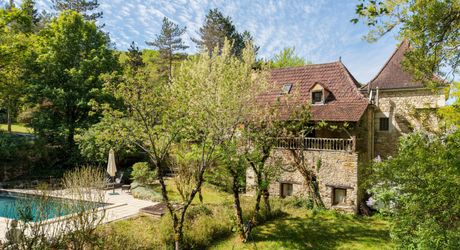 Secteur Gourdon - Maison de charme en pierre au calme avec piscine sur 1790 m² boisés