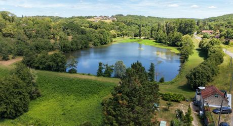 Exclusivité Secteur Gourdon - Agréable Maison bien entretenue sur 1795 m2  avec terrasse et vue sur lac