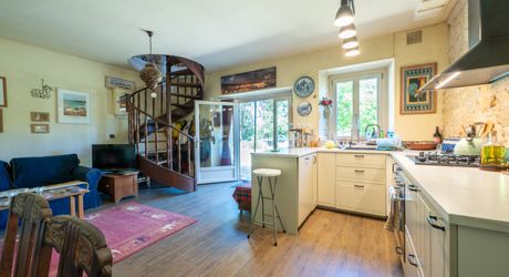 Exclusivité Secteur Gourdon - Agréable Maison bien entretenue sur 1795 m2  avec terrasse et vue sur lac