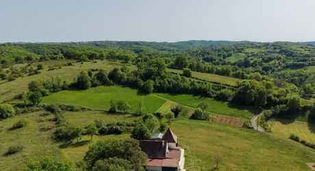 EXCLUSIVITE - Secteur GOURDON - Maison atypique dans un environnement privilégié avec vue imprenanble sur 1ha2 boisés 