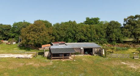 EXCLUSIVITE - Secteur GOURDON - Maison atypique dans un environnement privilégié avec vue imprenanble sur 1ha2 boisés 