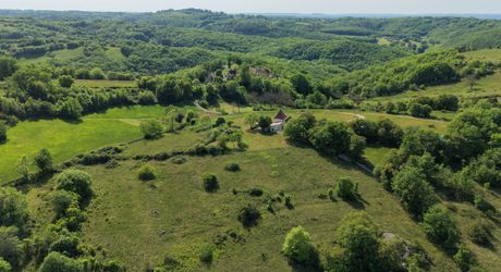 EXCLUSIVITE - Secteur GOURDON - Maison atypique dans un environnement privilégié avec vue imprenanble sur 1ha2 boisés 