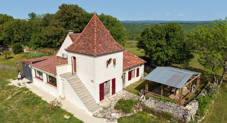 EXCLUSIVITE - Secteur GOURDON - Maison atypique dans un environnement privilégié avec vue imprenanble sur 1ha2 boisés 