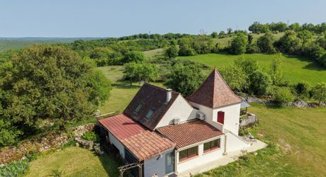 EXCLUSIVITE - Secteur GOURDON - Maison atypique dans un environnement privilégié avec vue imprenanble sur 1ha2 boisés 