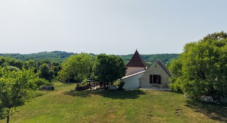 EXCLUSIVITE - Secteur GOURDON - Maison atypique dans un environnement privilégié avec vue imprenanble sur 1ha2 boisés 