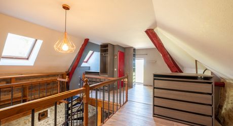 EXCLUSIVITE - Secteur GOURDON - Maison atypique dans un environnement privilégié avec vue imprenanble sur 1ha2 boisés 