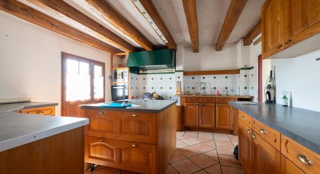 EXCLUSIVITE - Secteur GOURDON - Maison atypique dans un environnement privilégié avec vue imprenanble sur 1ha2 boisés 