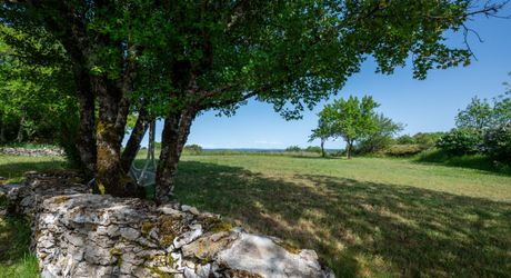 EXCLUSIVITE - Secteur GOURDON - Maison atypique dans un environnement privilégié avec vue imprenanble sur 1ha2 boisés 