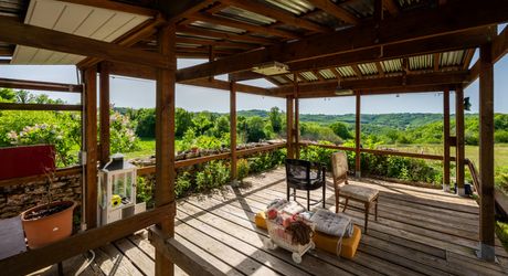 EXCLUSIVITE - Secteur GOURDON - Maison atypique dans un environnement privilégié avec vue imprenanble sur 1ha2 boisés 