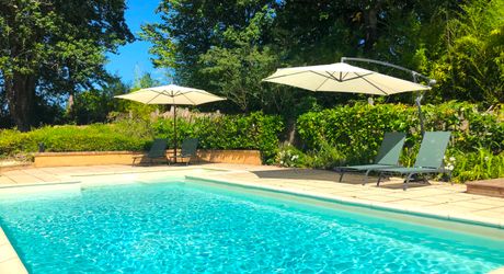 Exclusivité - Secteur Sarlat - Maison de plain pied avec piscine sur 1500 m2 arborés 