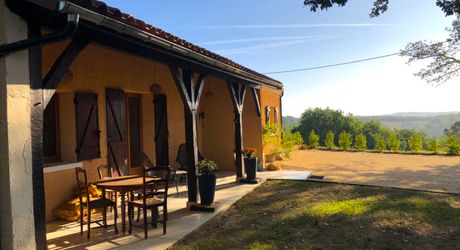 Exclusivité - Secteur Sarlat - Maison de plain pied avec piscine sur 1500 m2 arborés 