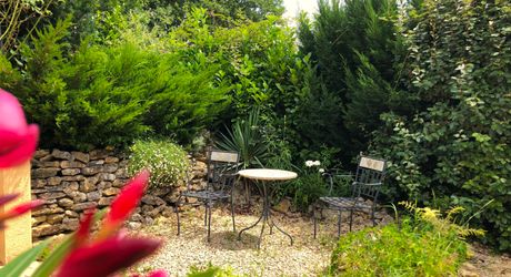 Exclusivité - Secteur Sarlat - Maison de plain pied avec piscine sur 1500 m2 arborés 