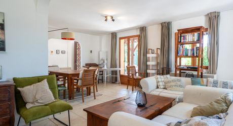 Exclusivité - Secteur Sarlat - Maison de plain pied avec piscine sur 1500 m2 arborés 