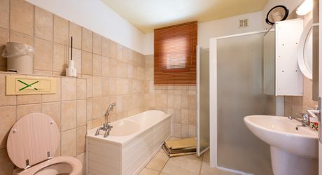 Exclusivité - Secteur Sarlat - Maison de plain pied avec piscine sur 1500 m2 arborés 