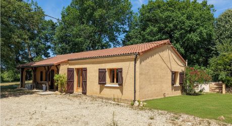 Exclusivité - Secteur Sarlat - Maison de plain pied avec piscine sur 1500 m2 arborés 