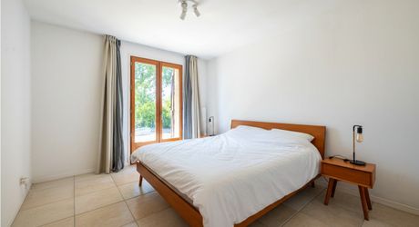 Exclusivité - Secteur Sarlat - Maison de plain pied avec piscine sur 1500 m2 arborés 
