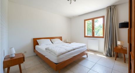 Exclusivité - Secteur Sarlat - Maison de plain pied avec piscine sur 1500 m2 arborés 