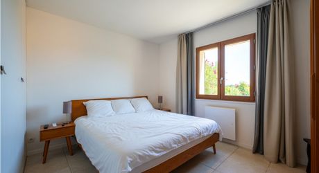Exclusivité - Secteur Sarlat - Maison de plain pied avec piscine sur 1500 m2 arborés 