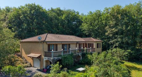 EXCLUSIVITE Secteur Souillac - Au calme et avec vue, spacieuse Maison 4 chambres sur 5 491 m² boisés