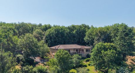 EXCLUSIVITE Secteur Souillac - Au calme et avec vue, spacieuse Maison 4 chambres sur 5 491 m² boisés