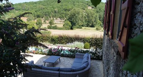 Secteur GOURDON - Ravissante Maison en pierre restaurée avec jardin arboré et piscine 