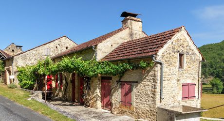Secteur GOURDON - Ravissante Maison en pierre restaurée avec jardin arboré et piscine 