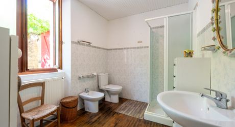 Secteur GOURDON - Ravissante Maison en pierre restaurée avec jardin arboré et piscine 