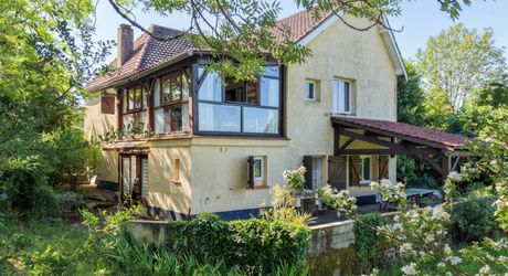 SECTEUR COEUR DE CAUSSE - Spacieuse Demeure, maison d'amis et grande dépendance sur 4000 m² arborés avec piscine