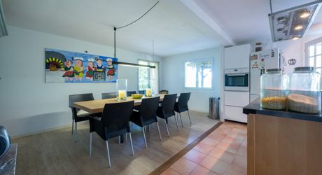 SECTEUR COEUR DE CAUSSE - Spacieuse Demeure, maison d'amis et grande dépendance sur 4000 m² arborés avec piscine