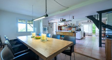 SECTEUR COEUR DE CAUSSE - Spacieuse Demeure, maison d'amis et grande dépendance sur 4000 m² arborés avec piscine
