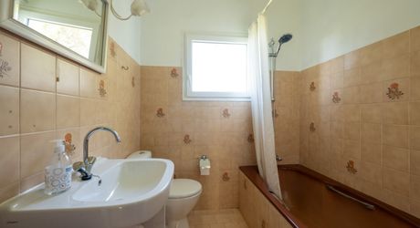 SECTEUR COEUR DE CAUSSE - Spacieuse Demeure, maison d'amis et grande dépendance sur 4000 m² arborés avec piscine