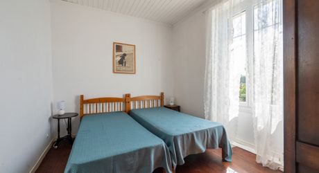 SECTEUR COEUR DE CAUSSE - Spacieuse Demeure, maison d'amis et grande dépendance sur 4000 m² arborés avec piscine