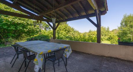 SECTEUR COEUR DE CAUSSE - Spacieuse Demeure, maison d'amis et grande dépendance sur 4000 m² arborés avec piscine