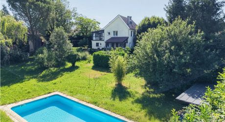 SECTEUR COEUR DE CAUSSE - Spacieuse Demeure, maison d'amis et grande dépendance sur 4000 m² arborés avec piscine
