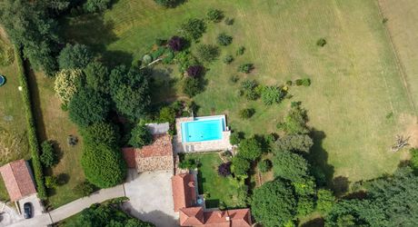 SECTEUR GOURDON - Situation privilégiée avec vue pour cette Magnifique Propriété en pierre sur 1ha17 arborés avec piscine chauffée 