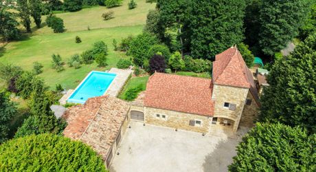 SECTEUR GOURDON - Situation privilégiée avec vue pour cette Magnifique Propriété en pierre sur 1ha17 arborés avec piscine chauffée 