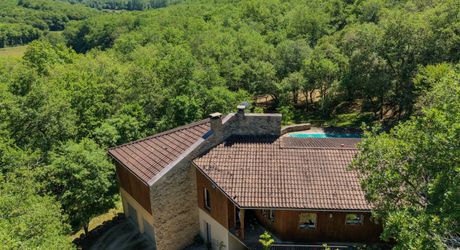 SECTEUR GOURDON - Au calme, Spacieuse Maison contemporaine avec piscine sur 1ha boisé