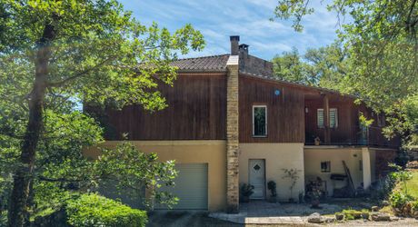 SECTEUR GOURDON - Au calme, Spacieuse Maison contemporaine avec piscine sur 1ha boisé