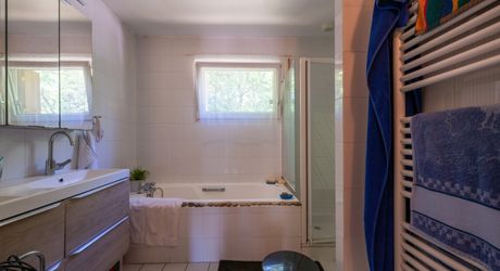 SECTEUR GOURDON - Au calme, Spacieuse Maison contemporaine avec piscine sur 1ha boisé