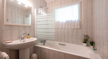SECTEUR GOURDON - Au calme, Spacieuse Maison contemporaine avec piscine sur 1ha boisé