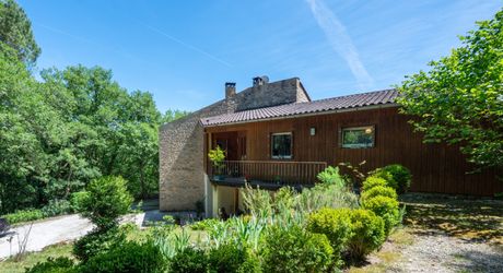 SECTEUR GOURDON - Au calme, Spacieuse Maison contemporaine avec piscine sur 1ha boisé