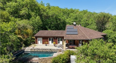 SECTEUR GOURDON - Au calme, Spacieuse Maison contemporaine avec piscine sur 1ha boisé