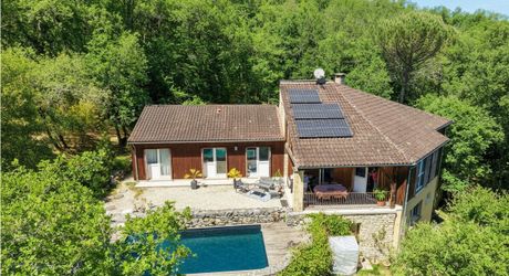 SECTEUR GOURDON - Au calme, Spacieuse Maison contemporaine avec piscine sur 1ha boisé